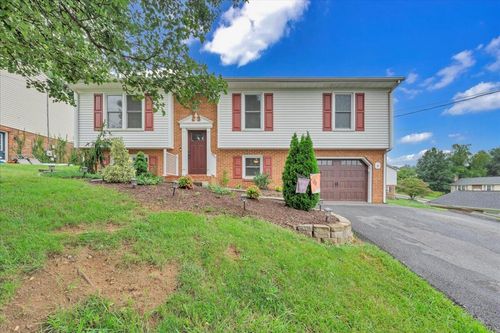 637 Catawba Dr, Salem, VA, 24153-5542 | Card Image
