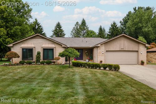 2048 Connolly Dr, Troy, MI, 48098-2418 | Card Image