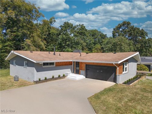 746 Newcastle Dr, Akron, OH, 44313-5778 | Card Image