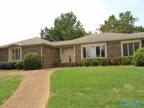 931 Whiting Dr Se, Huntsville, AL, 35802-1923 | Card Image