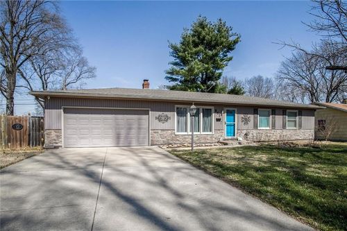 517 Nw Lakeview Rd, Blue Springs, MO, 64014-2740 | Card Image