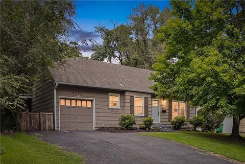 5416 W 51st St, Roeland Park, KS, 66205-1243 | Card Image