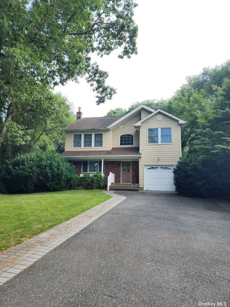 Rainbow Dr, Hauppauge, NY 11788