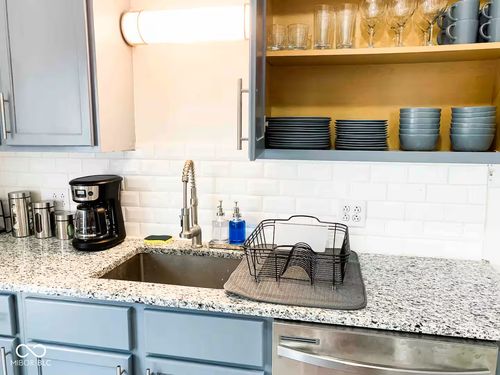 1525 Kennington St, Indianapolis, IN, 46225-1815 | Card Image