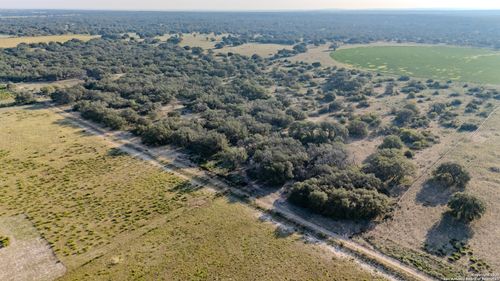 000 County Road 777, Devine, TX, 78016 | Card Image