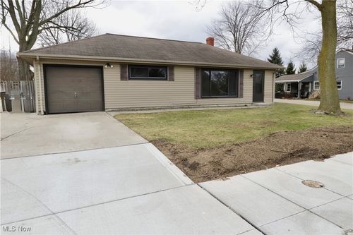 4440 E Lake Rd, Sheffield Lake, OH, 44054-1204 | Card Image