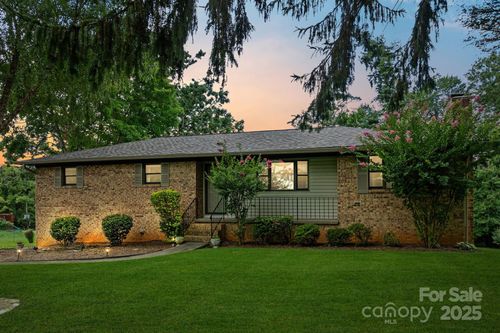 89 Braddock Way, Asheville, NC, 28803-2025 | Card Image