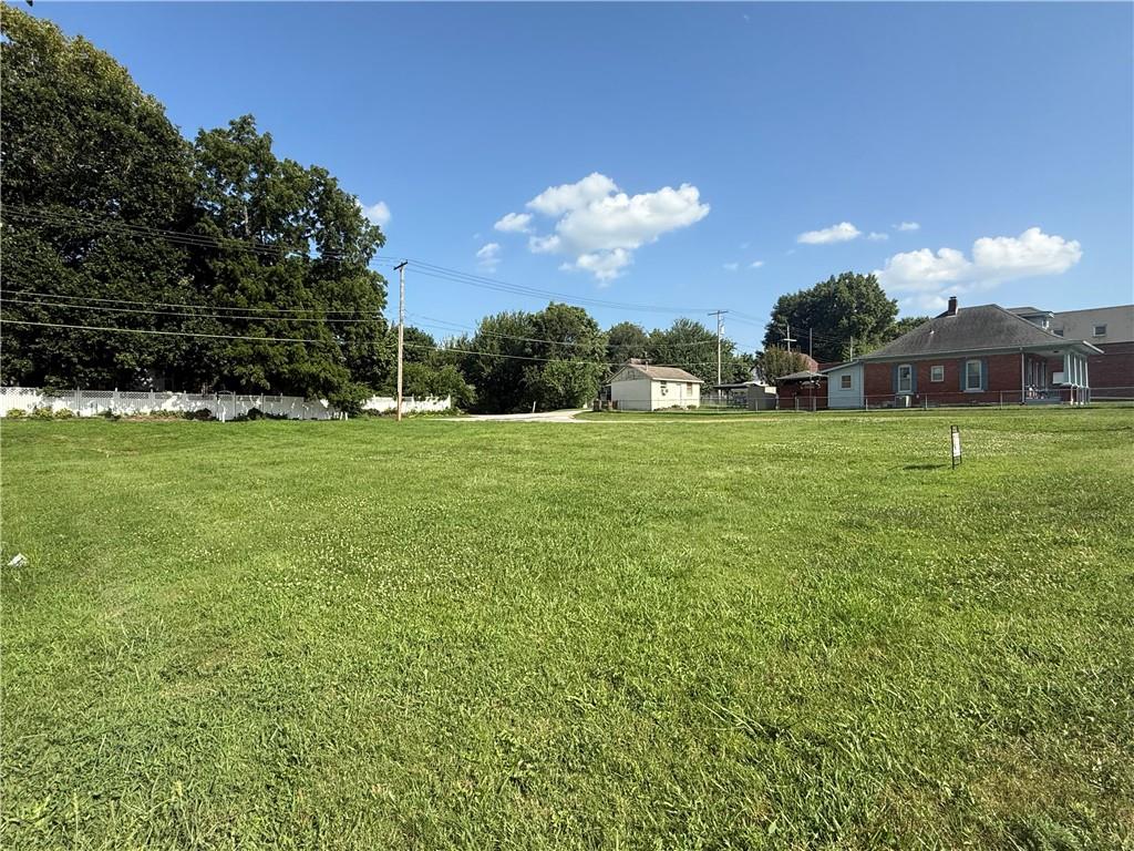 711 N Sterling Ave, Sugar Creek, MO 64054