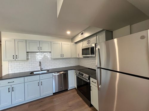 42-160 Seabury St, Fall River, MA, 02720-4929 | Card Image