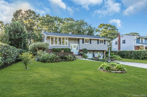 160 Overlook Drive, Islip, NY, 11730 | Card Image