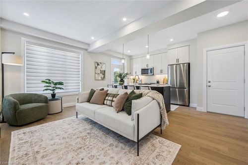 127 Catherine St, New Hamburg, ON, N3A1Z7 | Card Image