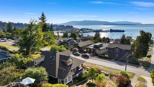 903 13th St, Bellingham, WA, 98225-6220 | Card Image