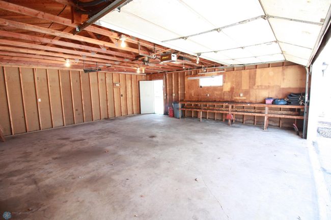 Interior of double garage | Image 9
