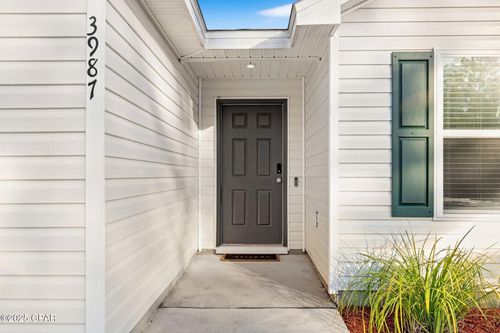 3987 Oxford Ave, Chipley, FL, 32428-3052 | Card Image