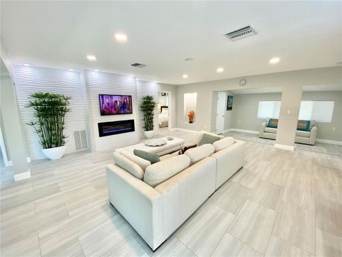 1004 Se 22nd Ave, Pompano Beach, FL, 33062-7044 | Card Image