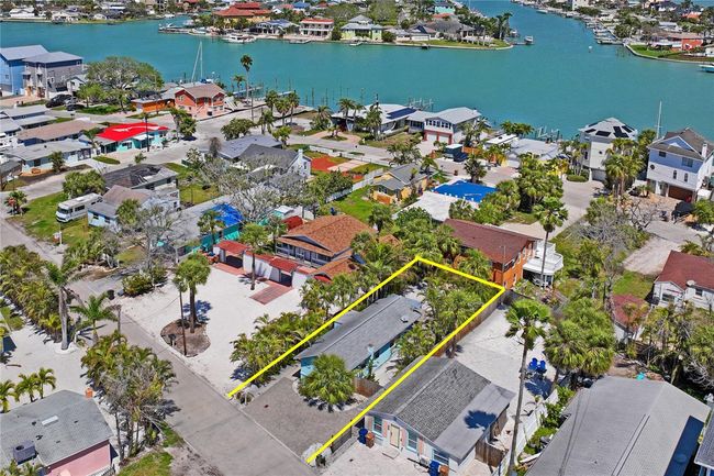 13123 4 Th St E, House other with 2 bedrooms, 1 bathrooms and null parking in Madeira Beach FL | Image 5