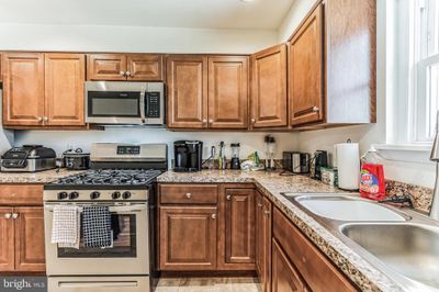 28 Bedford Drive, Townhouse with 3 bedrooms, 1 bathrooms and null parking in WILMINGTON DE | Image 3