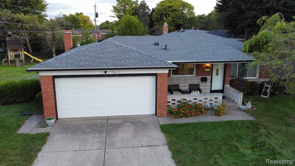 Chard Ave, Warren, MI 48092