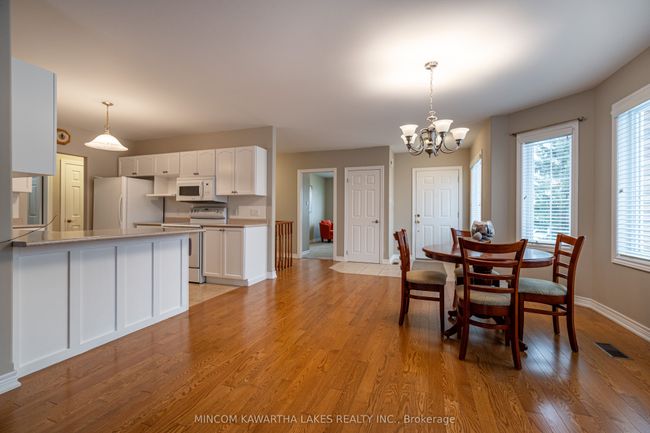 7 Village Cres, Condo with 3 bedrooms, 3 bathrooms and 1 parking in Peterborough ON | Image 8