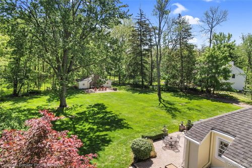 19905 Beverly Rd, Beverly Hills, MI, 48025-3916 | Card Image