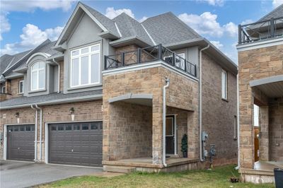 33 Pinot Cres, Townhouse with 3 bedrooms, 2 bathrooms and 3 parking in Stoney Creek ON | Image 3