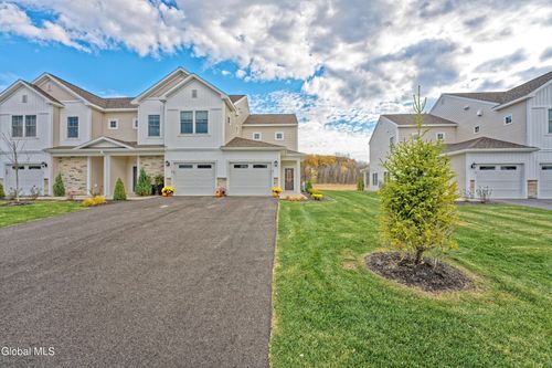 8 Kendra Ct, Cohoes, NY, 12047-4326 | Card Image