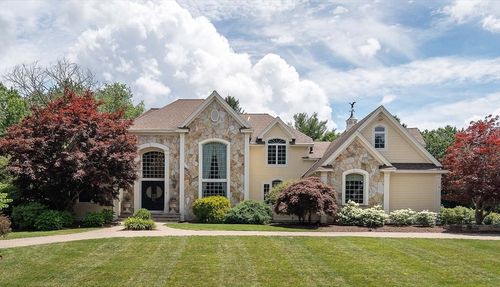 8 Buttonwood Dr, Andover, MA, 01810-5880 | Card Image