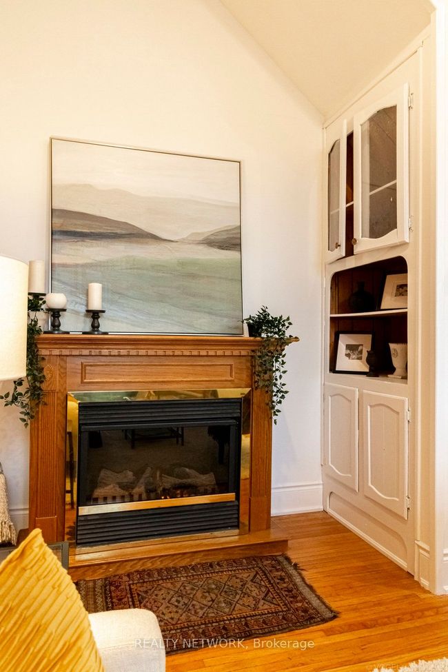 16 Hatt St, House attached with 3 bedrooms, 3 bathrooms and null parking in Dundas ON | Image 6