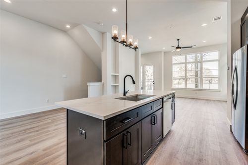 apt-304-13325 Bee St, Farmers Branch, TX, 75234-6129 | Card Image