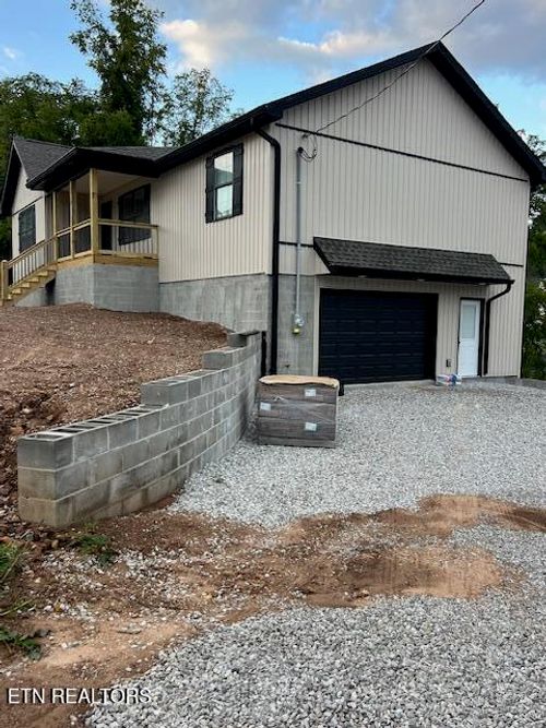 107 Bertha Ln, Jacksboro, TN, 37757-4346 | Card Image