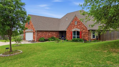 8012 Cottonwood Ave, Claremore, OK, 74019-2567 | Card Image