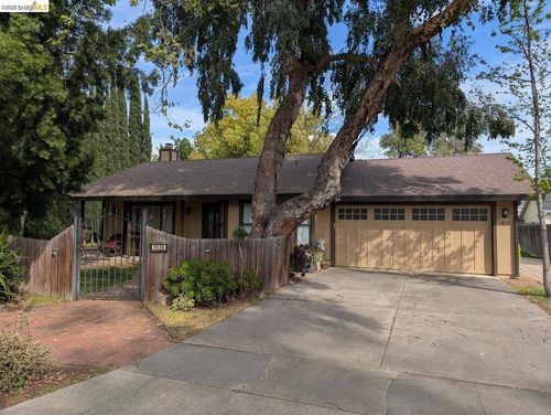 1839 42nd St, Sacramento, CA, 95819-4705 | Card Image