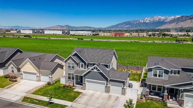 Aerial view of property and surrounding area featuring mountains | Image 40