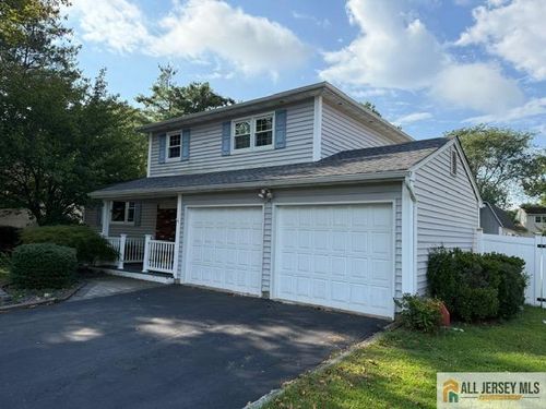 18 Christopher Ave, Kendall Park, NJ, 08824-1617 | Card Image