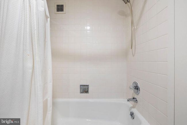 APT-1822N - 5500 Friendship Blvd, Condo with 2 bedrooms, 2 bathrooms and null parking in CHEVY CHASE MD | Image 31