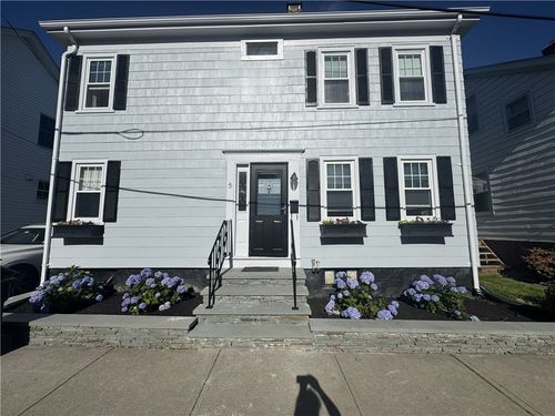 5 Byrnes St, Newport, RI, 02840-4061 | Card Image