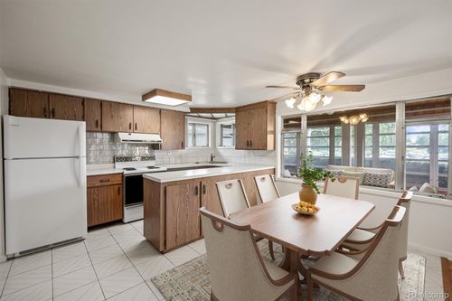 10073 Burgess Ct, White Lake, MI, 48386-2810 | Card Image