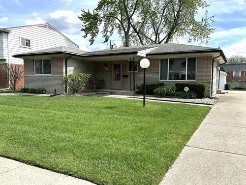 7018 Jenerous, Center Line, MI, 48015-1107 | Card Image