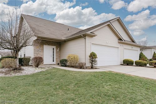 2477 Waterford Pointe Dr, Kent, OH, 44240-8215 | Card Image