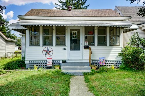 382 E Franklin St, Circleville, OH, 43113-1833 | Card Image