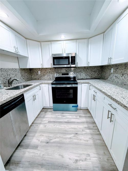 apt-i201-8830 Sw 123rd Ct, Miami, FL, 33186-1943 | Card Image