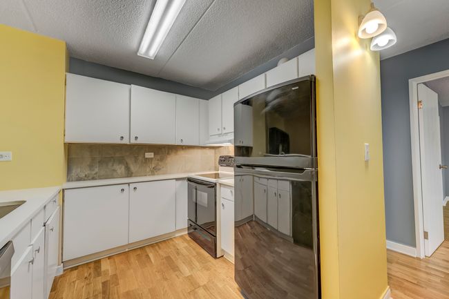 APT-214 - 5550 Astor Ln, Condo with 2 bedrooms, 1 bathrooms and 2 parking in Rolling Meadows IL | Image 7