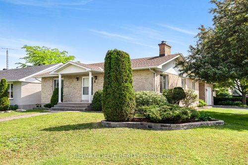 {{alt}} | Card Image