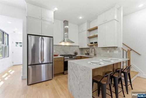 113 Oak St, Jersey City, NJ, 07304-2213 | Card Image