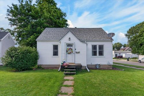 1557 Forest Ave, Waterloo, IA, 50702-1741 | Card Image