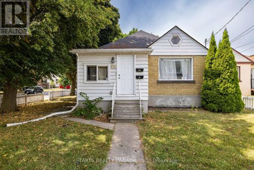 420 Macdonnell St, Kingston, ON, K7L4E4 | Card Image