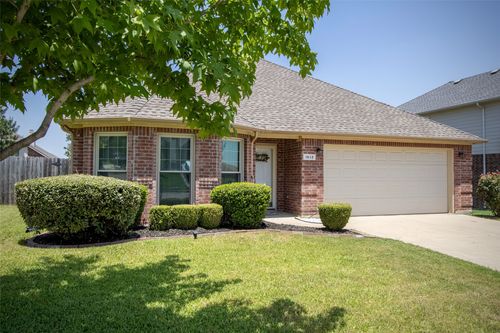 1613 Cowtown Dr, Mansfield, TX, 76063-8330 | Card Image
