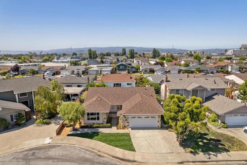 752 Matsonia Dr, Foster City, CA, 94404-1308 | Card Image