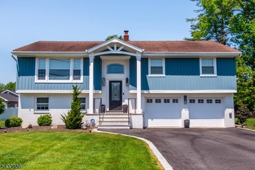 3 Knoll Rd, Fairfield, NJ, 07004-1211 | Card Image