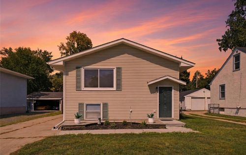 1893 Highway 96 E, White Bear Lake, MN, 55110-3633 | Card Image